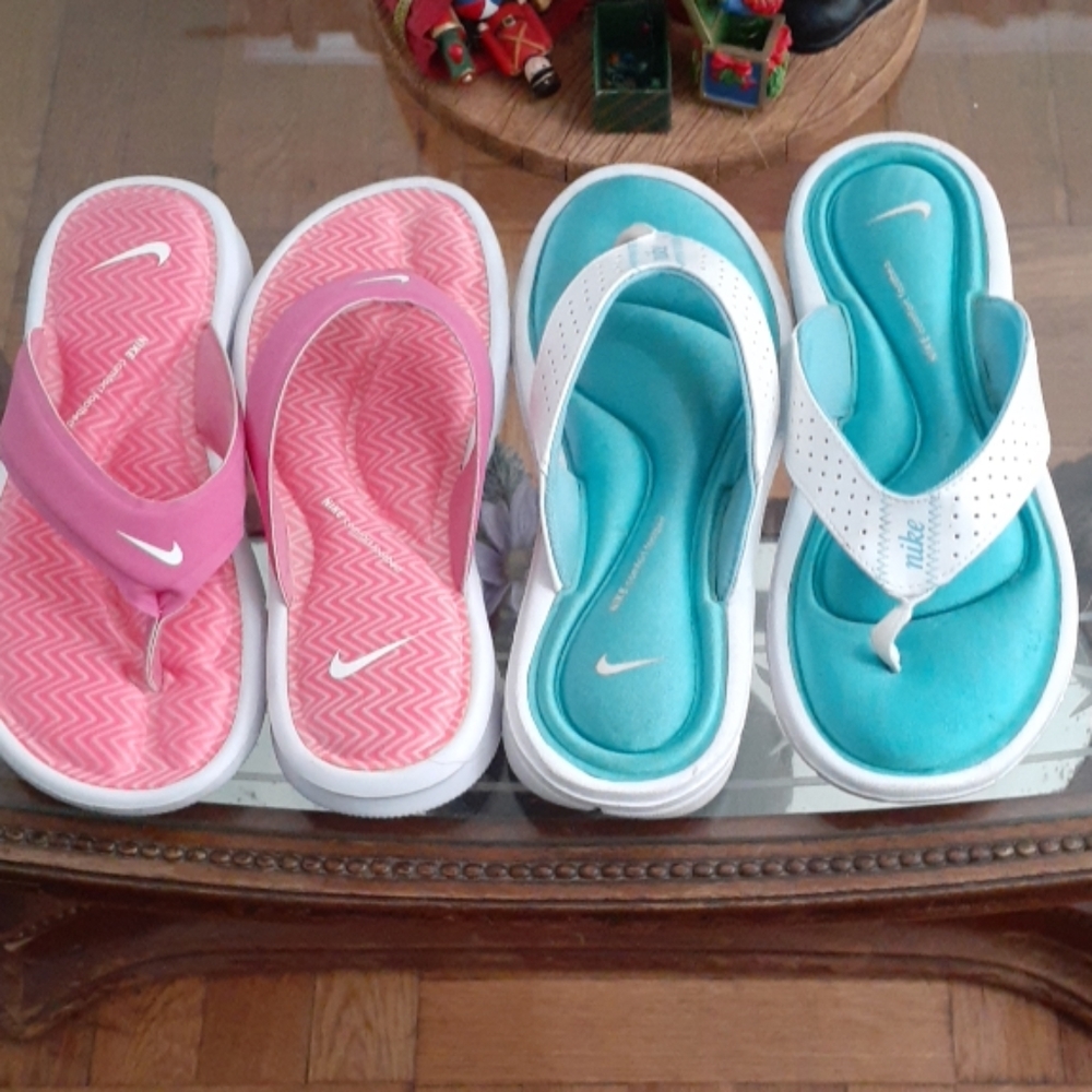 Nike sandals size 6 lot of two